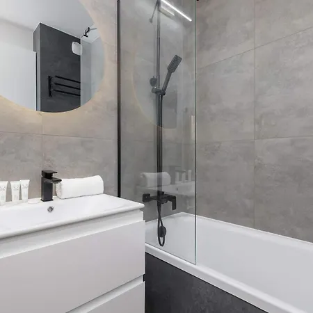 Appartamento Nowoczesny W Krakowie Z Klimatyzowanym Salonem Dwa Miejsca Postojowe By Renters Cracovia