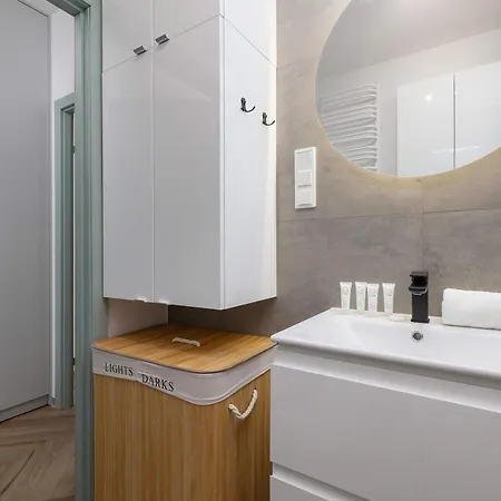 Apartment Nowoczesny W Krakowie Z Klimatyzowanym Salonem Dwa Miejsca Postojowe By Renters *