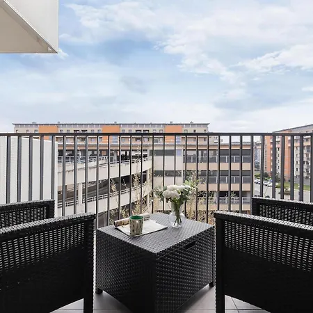 Nowoczesny W Krakowie Z Klimatyzowanym Salonem Dwa Miejsca Postojowe By Renters Cracovia