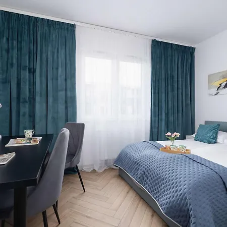 Nowoczesny W Krakowie Z Klimatyzowanym Salonem Dwa Miejsca Postojowe By Renters *