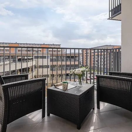 Nowoczesny W Krakowie Z Klimatyzowanym Salonem Dwa Miejsca Postojowe By Renters